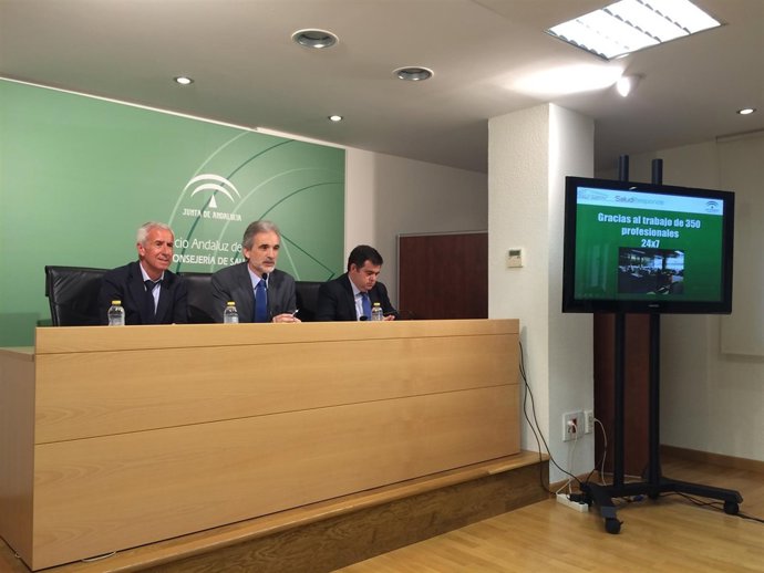 El consejero de Salud, Aquilino Alonso, presenta el balance de Salud Responde