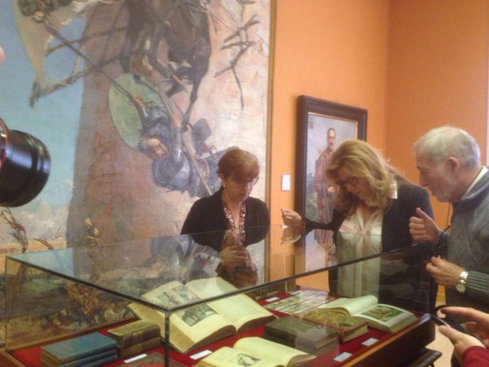 Salazar (c) en la inuguración de la exposición sobre 'El Quijote'.