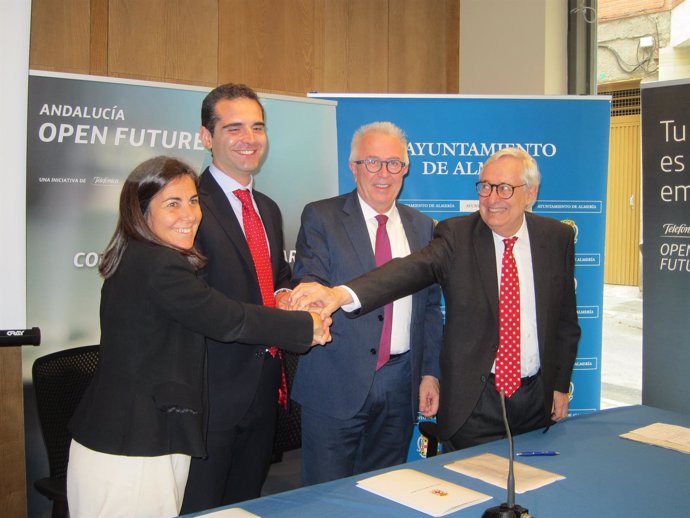 Firma del acuerdo Andalucía Open Future