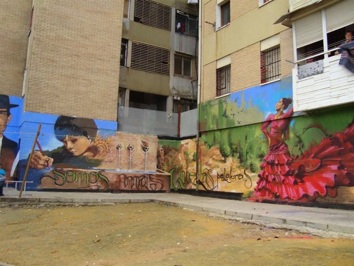 Graffiti en viviendas de un barrio periférico