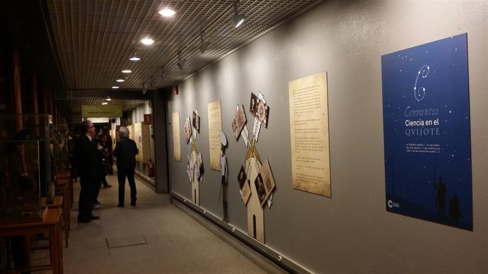 Instalción de la exposición sobre la ciencia en el Quijote del MNCN