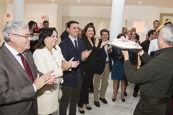 Los asistentes al acto han soplado las 50 velas del Parador de Mojácar.