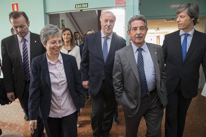 Del Bosque recibe el premio de Padre Menni