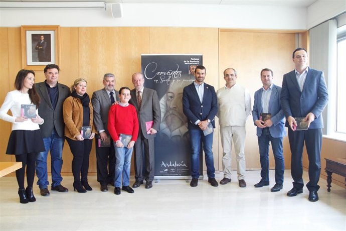 N.P El Presidente De La Diputacion Presenta Una Publicacion De La Ruta Cervantin