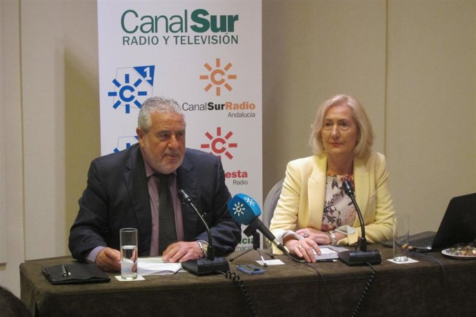 Joaquín Durán  y Carmen Beamonte, en la rueda de prensa.