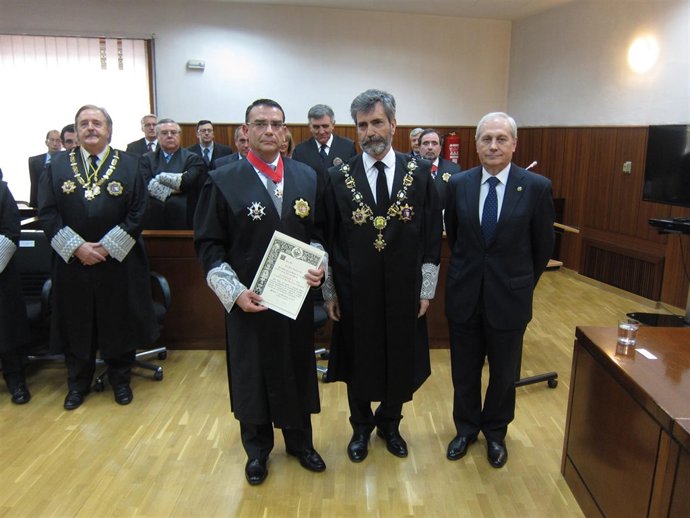 Imposición de la Cruz de San Raimundo de Peñafort a Félix Degayón