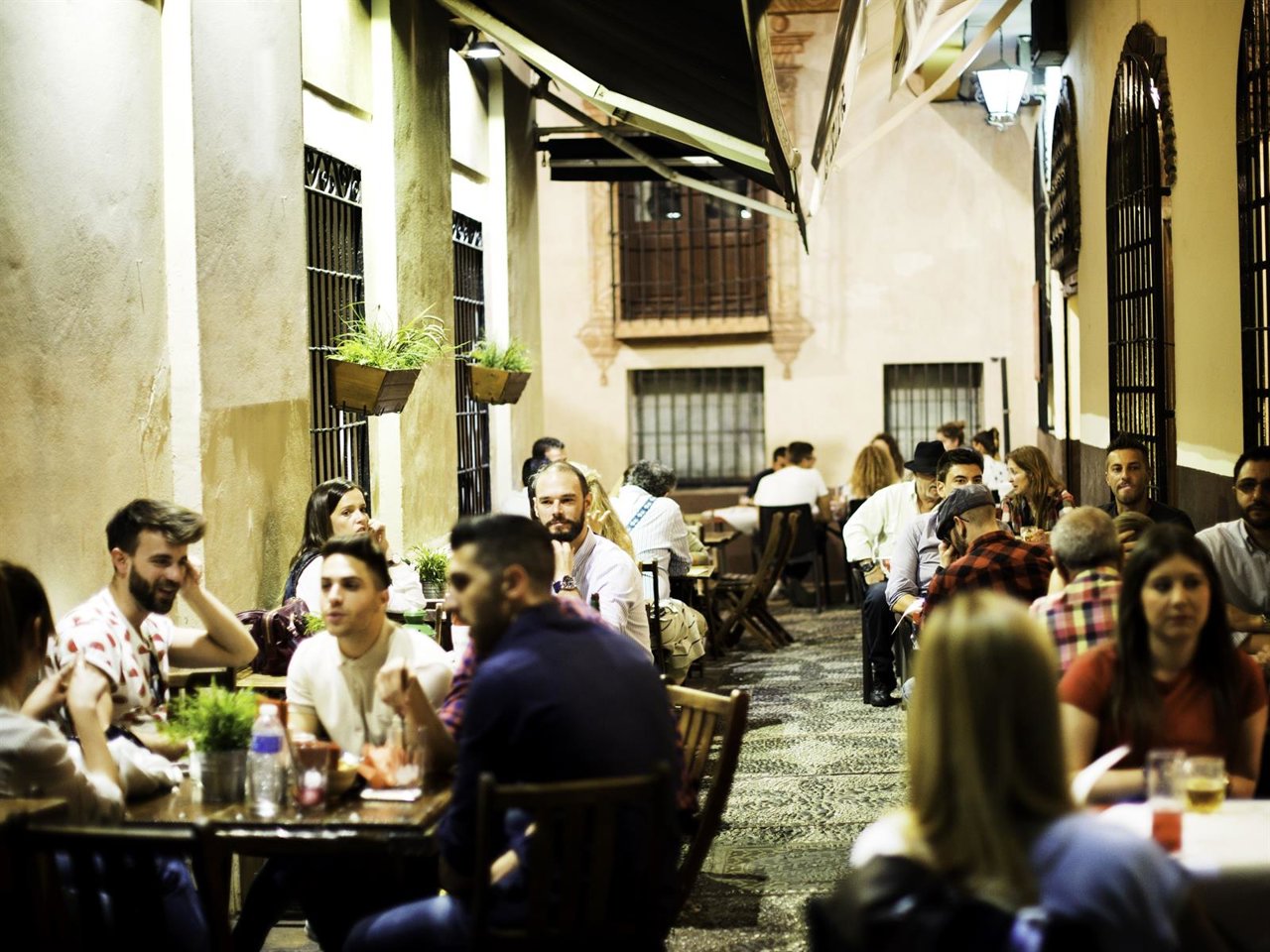 Turistas en la plaza de la Merced