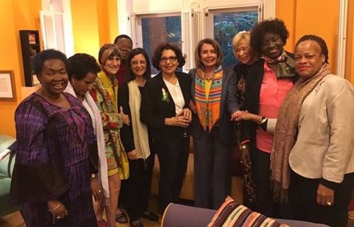Participantes en el Fórum para el Liderazgo Estratégico con Nancy Pelosi