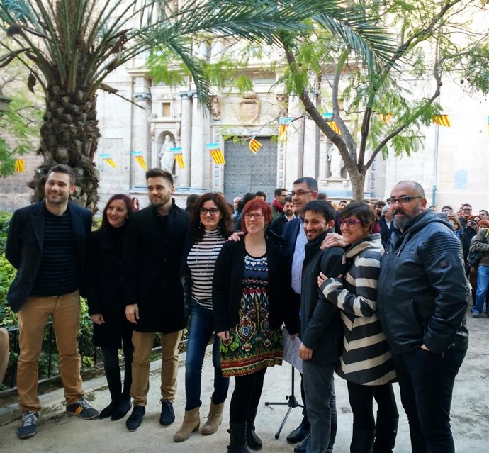 Foto de archivo de Micó con militantes del Bloc