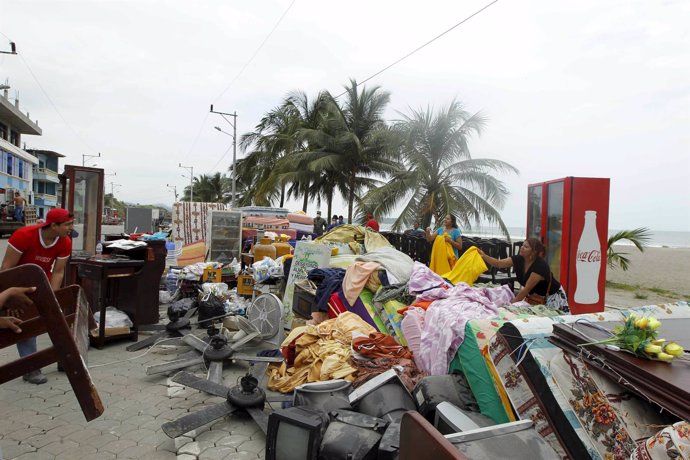 People recover their belongings from a damaged hotel in Pedernales