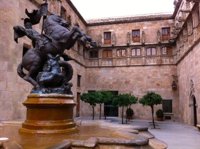 Puigdemont reivindica la lengua y la cultura catalana ante los "dragones feroces"