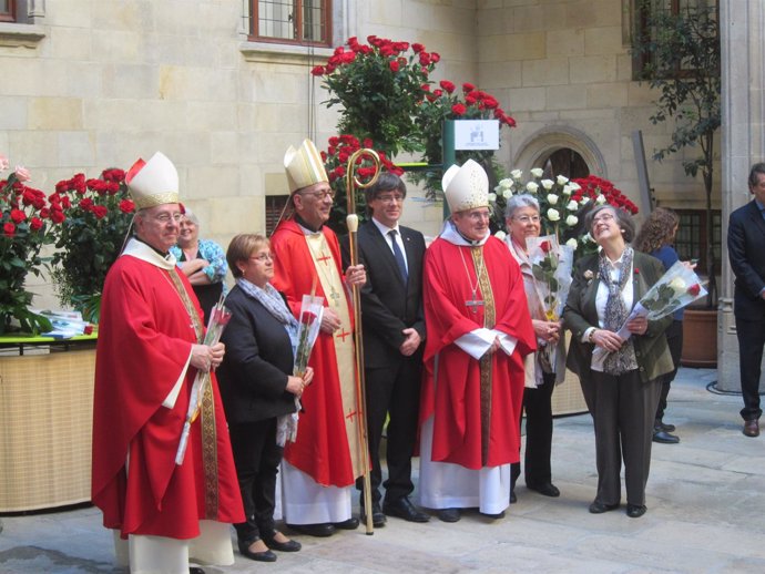 C.Puigdemont junto a Sistach en la bendición de las rosas 