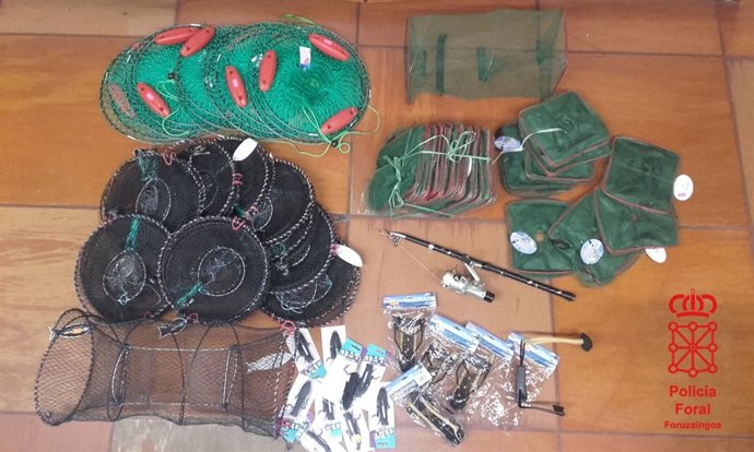 Artes de pesca prohibidas decomisadas por la Policía Foral
