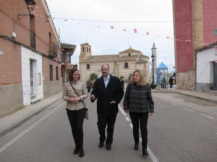 Fuentes pasea por Villalar de los Comuneros