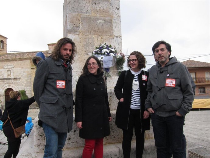 Vila con otros miembros de Podemos en Villalar