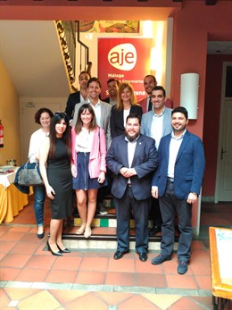 Enrique de Hoyos, AJE Málaga, e Irene Rivera, diputada C's