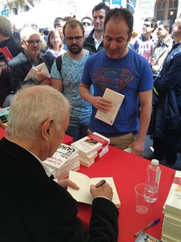 Eduardo Mendoza firma libros este Sant Jordi en Barcelona