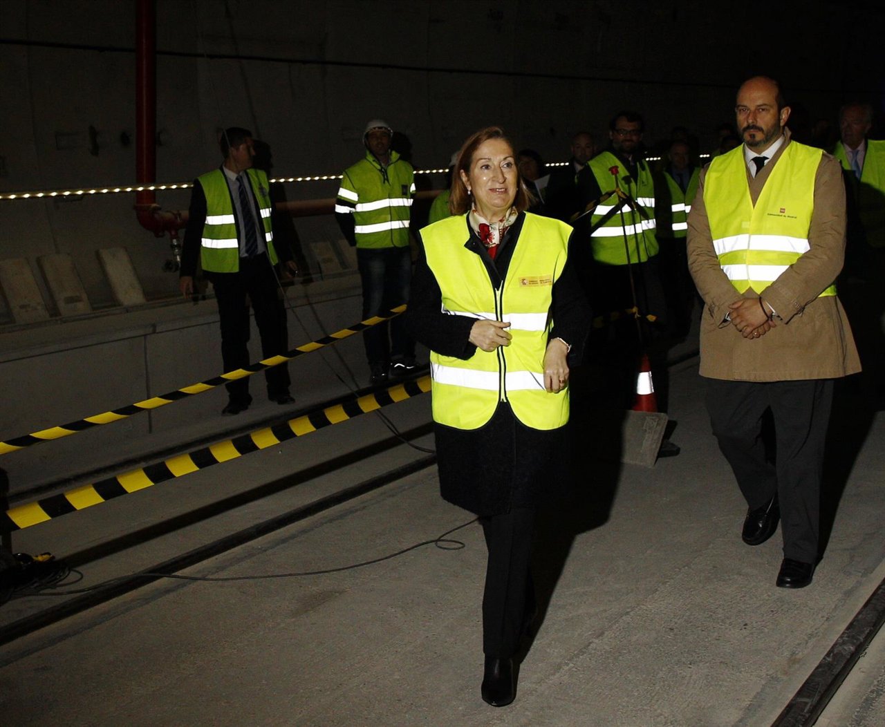 La ministra Ana Pastor visita la instalaciones del túnel de ancho internacional