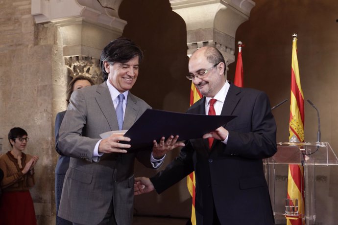 Lambán entrega a López Otín el Premio Aragón