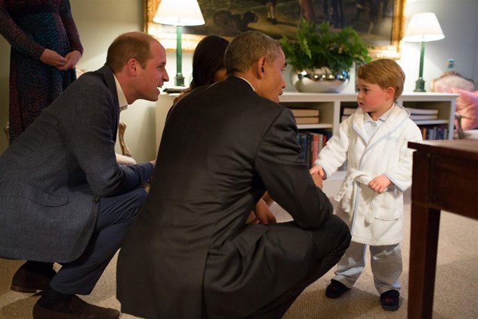 BARACK OBAMA CON EL PRÍNCIPE GEORGE