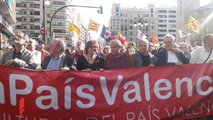 Miembros de ACPV en la manifestación con motivo del 25 d'Abril