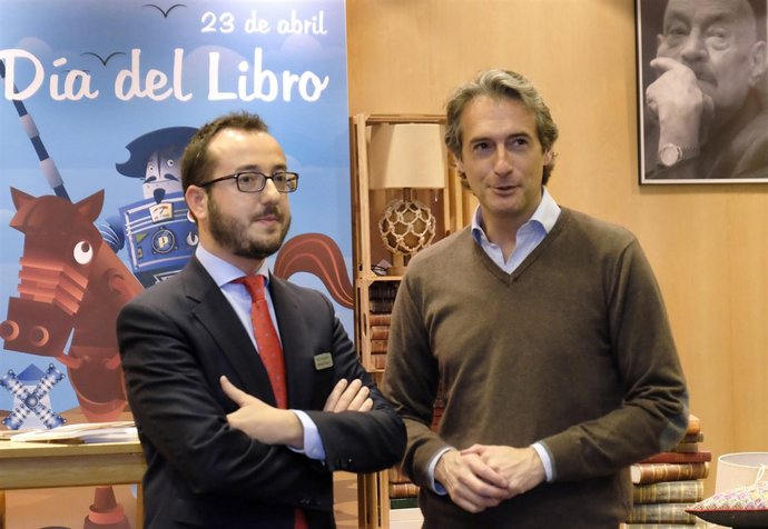 El alcalde de Santander en el Día del Libro de El Corte Inglés