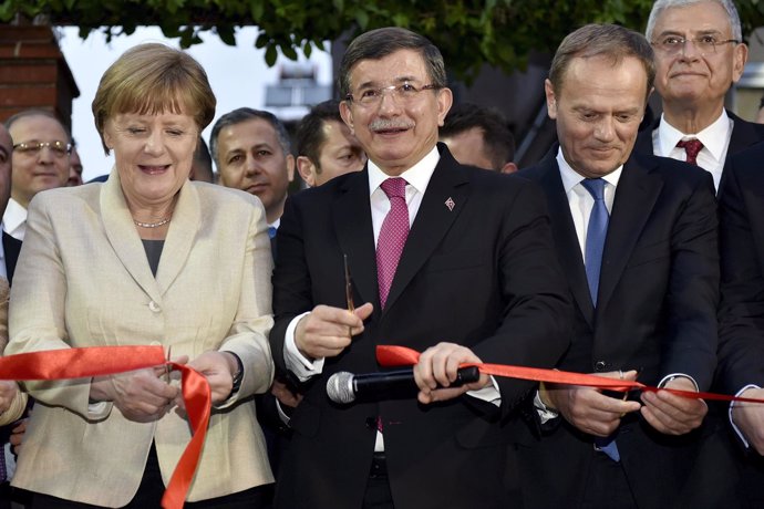 Angela Merkel, Donald Tusk y Ahmed Davutoglu en Gaziantep