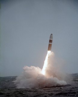 Misil balístico submarino