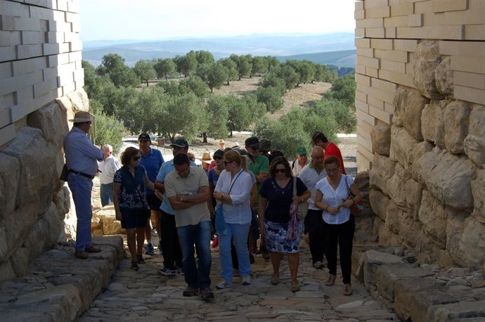 Visitas al yacimiento de Torreparedones, en Baena (Córdoba)