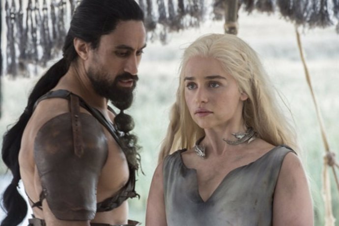 Emilia Clarke es Daenerys Targaryen en Juego de tronos