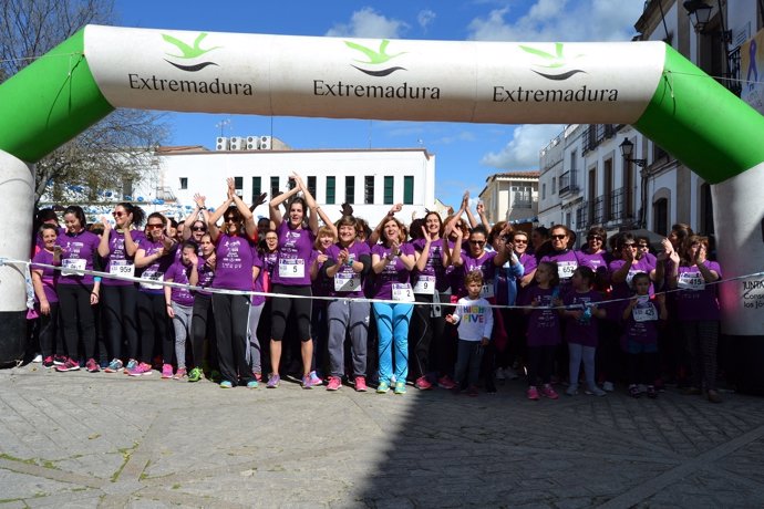 Participantes en la carrera de la mujer en Arroyo de la Luz