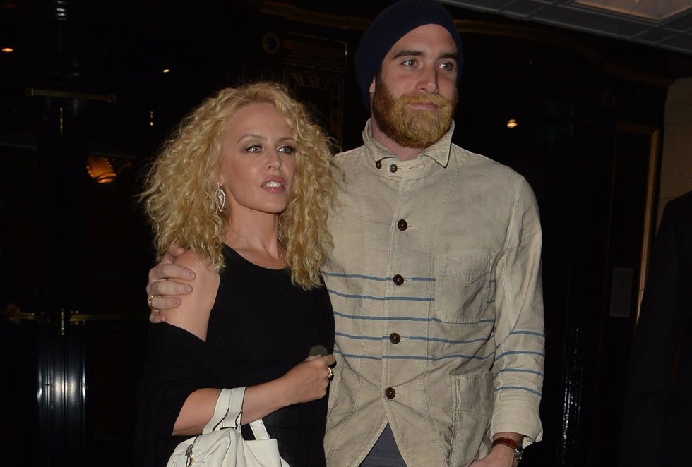 Kylie Minogue y su novio yogurín, una relación viento en popa