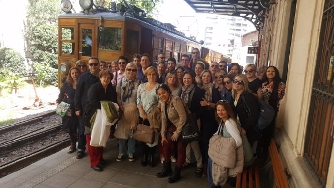 Agentes de viajes catalanes visitan el Tren de Sóller