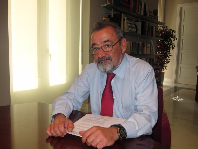 José Vicente González, Durante La Entrevista.