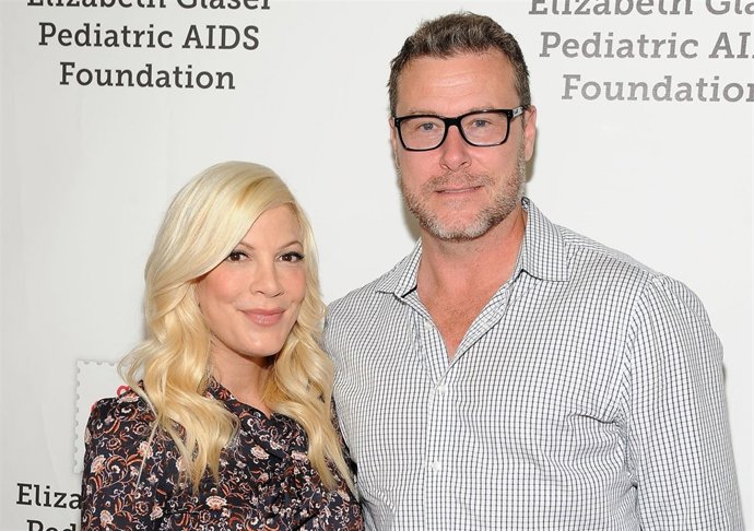 CULVER CITY, CA - OCTOBER 25:  Actors Tori Spelling and Dean McDermott attend th