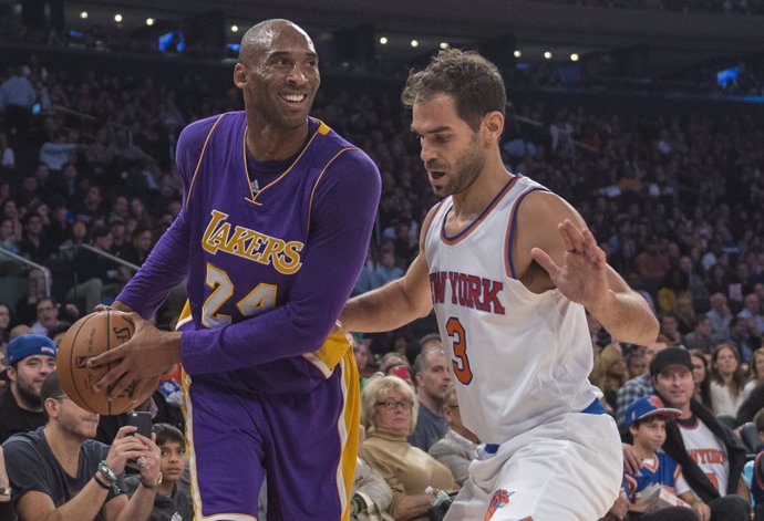Calderón y Kobe Bryant en el Los Angeles Lakers-New York Knicks
