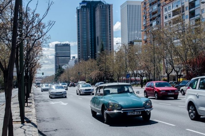 Coches, tránsito, Castellana, tráfico, contaminación, coches clásicos, Madrid