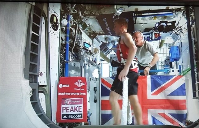 Tim Peake corriendo la maratón en el espacio