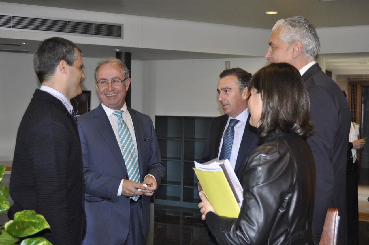 El consejero de Hacienda comparece en las Cortes de Aragón