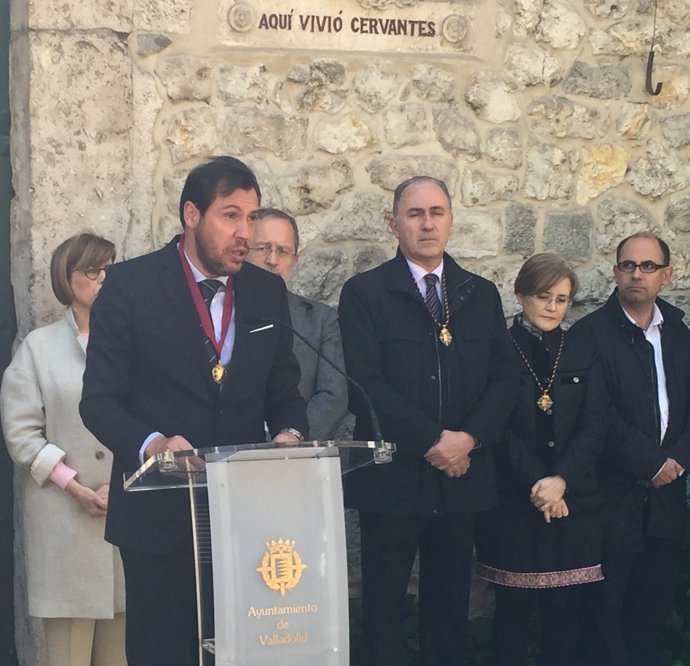 El alcalde de Valladolid, Óscar Puente, en la Casa Cervantes