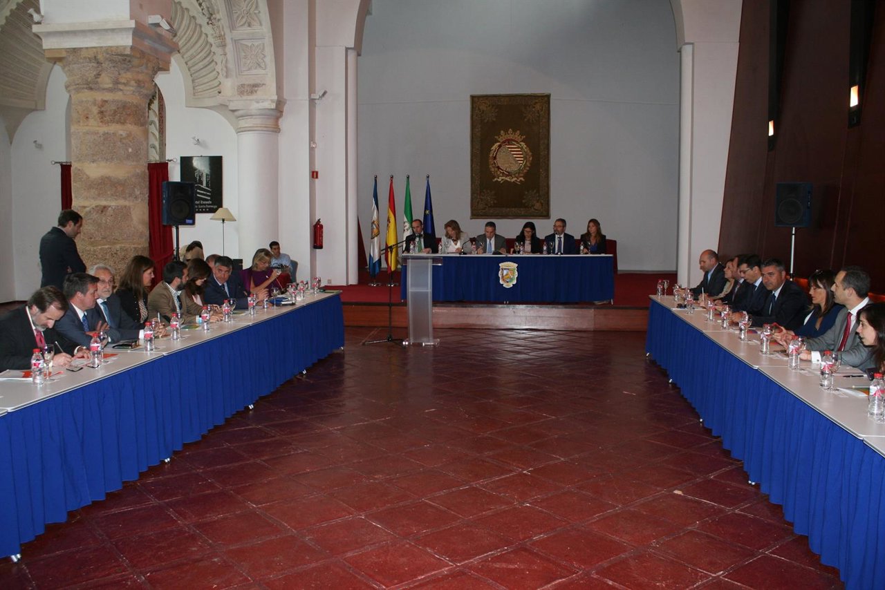 Pleno extraordinario de Diputación en Archidona