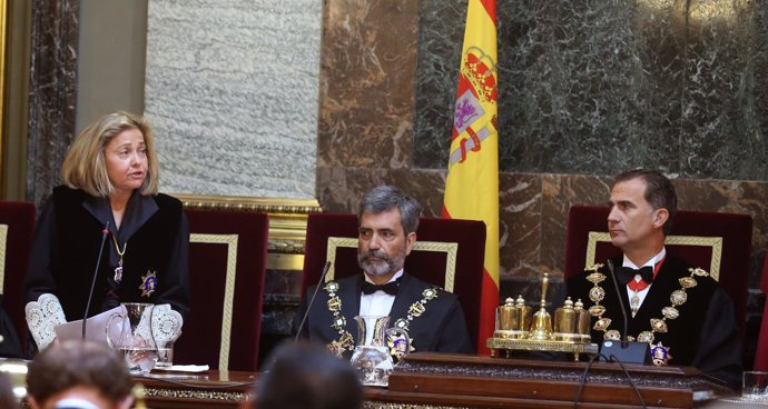 El rey Felipe VI, Carlos Lesmes y Consuelo Madrigal 