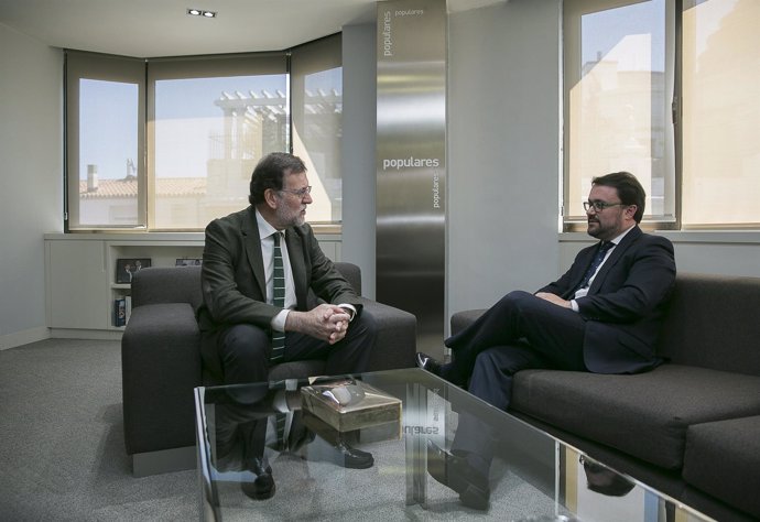 Mariano Rajoy se reúne en 'Génova' con el presidente canario, Asier Antona