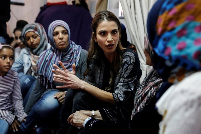 Rania de Jordania visita un campo de refugiados en Lesbos