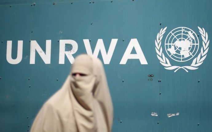 Una mujer protesta contra la UNRWA en Gaza en 2015