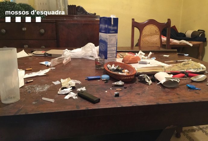 Desmantelan dos pisos okupados en la calle Ferran donde se vendía droga