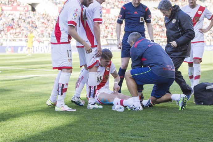 Zé Castro cae lesionado en el partido contra el Villarreal