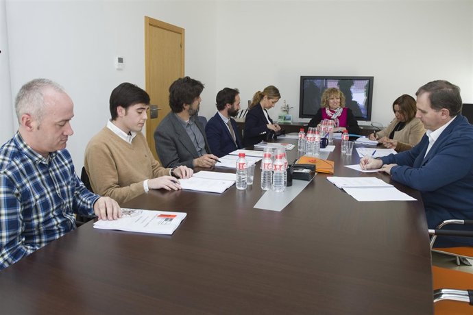 Díaz Tezanos preside reunión de la Junta Rectora de la UNED