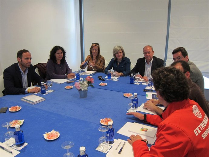 Reunión del PP con Federación Extremeña de Turismo Rural 