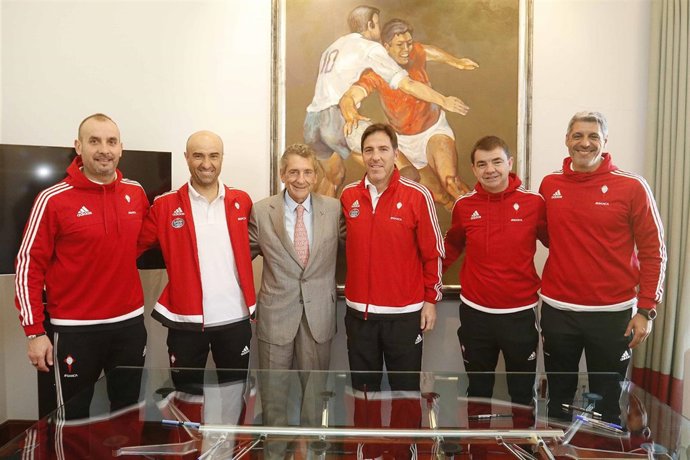 Carlos Mouriño, Eduardo Berizzo y sus ayudantes tras su renovación